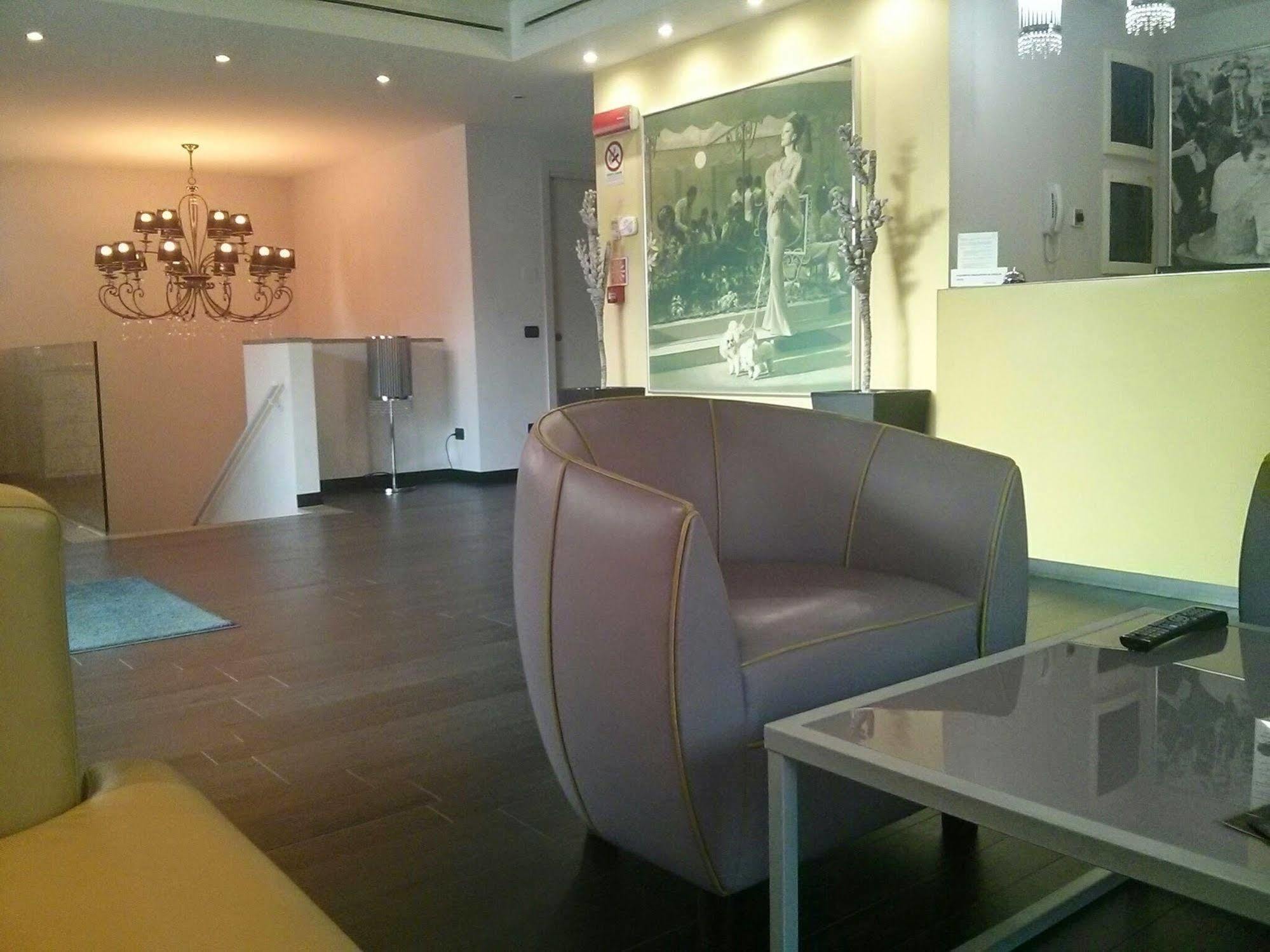 Invilladiserio Hotel 빌라 디 세리오 외부 사진
